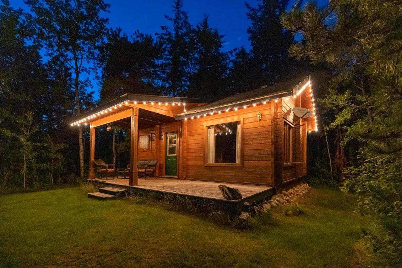 Mica Mountain Lodge & Log Cabins Tête Jaune Kültér fotó